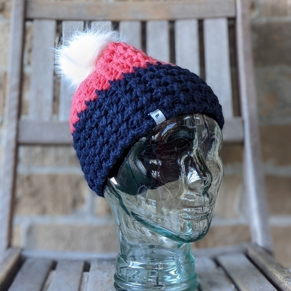 NWOT Fabletics The Chunky Knit Beanie With Pom Navy Blue Pink White - Picture 1 of 6